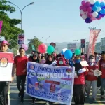 Ratusan Mahasiswa Ramaikan Jalan Santai Anak Muda Memilih FISIP Fest 2017 Ratusan anak muda dari Fakultas Ilmu Sosial dan Ilmu Politik (FISIP) Universitas Halu Oleo (UHO) meramaikan penyelenggaraan jalan santai Anak Muda Memilih FISIP Fest, Minggu (10/12/2017). Acara tersebut dimulai dari pelataran SSDC Kendari dan finiah di Stadion Mini UHO.