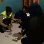 Polres Muna Tangkap 4 Penjudi, Tiga Diantaranya Perempuan Polres Muna Tangkap 4 Penjudi, Tiga Diantaranya Perempuan