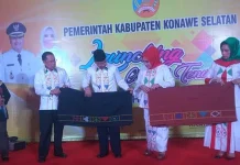 Melihat Lebih Jauh Makna Motif Kain Tenun Khas Konsel Melihat Lebih Jauh Makna Motif Kain Tenun Khas Konsel