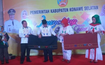 Melihat Lebih Jauh Makna Motif Kain Tenun Khas Konsel Melihat Lebih Jauh Makna Motif Kain Tenun Khas Konsel