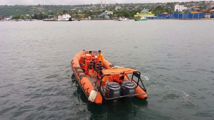 Kapal Pengangkut Barang Bekas dari Kepri Kandas di Perairan Kabaena