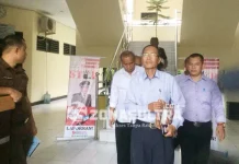 Kejari Kendari Tahan Tiga Tersangka Korupsi Pengadaan Buku di Perpustakaan Sultra Kejari Kendari Tahan Tiga Tersangka Korupsi Pengadaan Buku di Perpustakaan Sultra