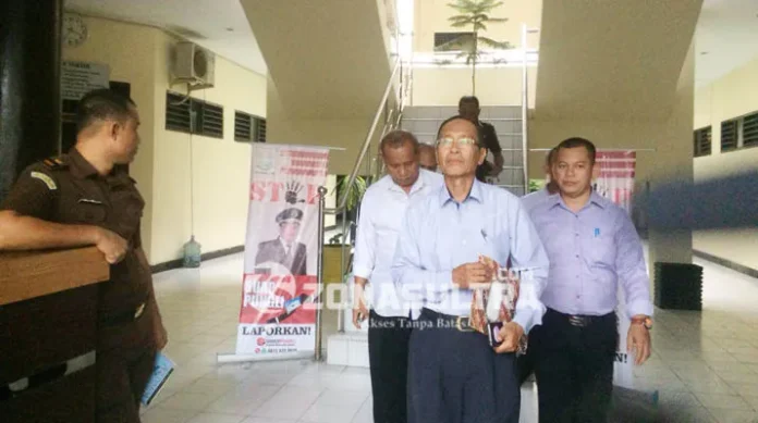 Kejari Kendari Tahan Tiga Tersangka Korupsi Pengadaan Buku di Perpustakaan Sultra