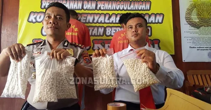Dua Tersangka Pengedar PCC di Kendari Ditangkap, Polisi Amankan 5.076 Butir PCC Siap Edar