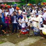 Festival Perang Topat 2017 Hebohkan Pura Lingsar di Lombok Barat Festival Perang Topat 2017