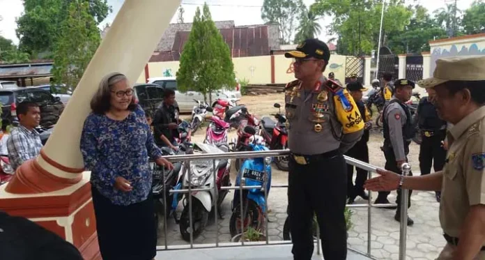 Pastikan Perayaan Natal Aman, Kapolda Sultra Kunjungi Gereja di Muna