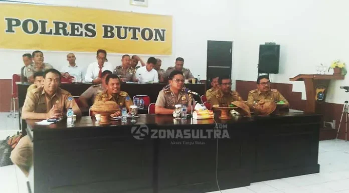 rapat_buton Pantau Stabilitas Harga Sembako, Polres Buton Gelar Operasi Pasar