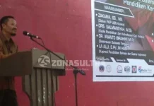 Seminar Nasional Komsas FKIP USN, Azhari : Melalui Sastra Kita Belajar Etika-Moral Hal itu disampaikan Rektor Universitas Sembilanbelas November (USN) Kolaka Azhari