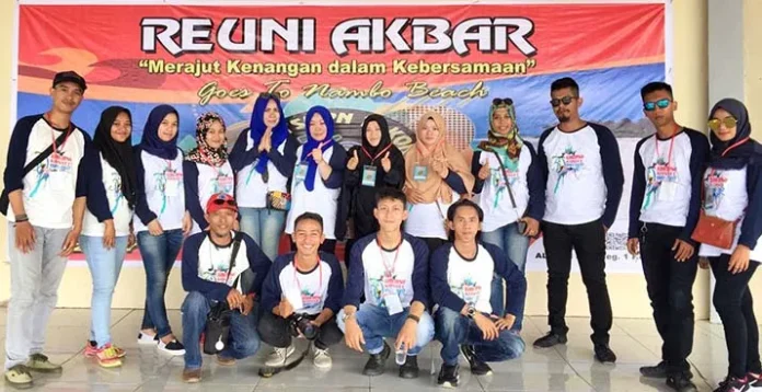 SMPN 12 Konsel Gelar Reuni Akbar Perdana Setelah 30 Tahun