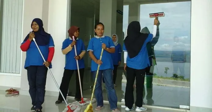 Pelihara Kebersihan Perkantoran di Takawa, Pemda Buton Kontrak 60 Tenaga Kebersihan