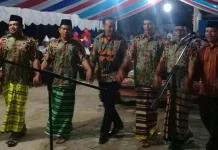Kedatangan Saleh Lasata di Mubar Disambut Tarian Modero dan Musik Gambus Kedatangan Saleh Lasata di Mubar Disambut Tarian Modero dan Musik Gambus