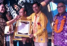 AS Tamrin Terima Penghargaan Top Mayor Of The Year 2017 AS Tamrin Terima Penghargaan Top Mayor Of The Year 2017