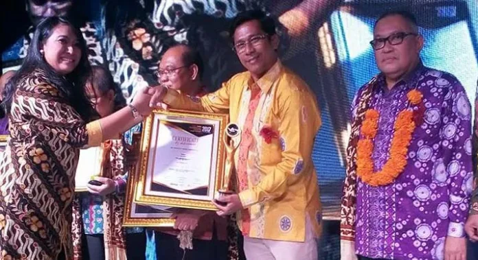 AS Tamrin Terima Penghargaan Top Mayor Of The Year 2017