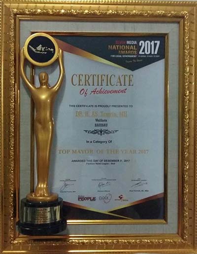 AS Tamrin Terima Penghargaan Top Mayor Of The Year 2017