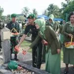 Ziarah ke TMP, Danrem 143/HaluOleo Minta Prajurit TNI Senantiasa Doakan Para Pejuang Kemerdekaan Ziarah ke TMP, Danrem 143/HaluOleo Minta Prajurit TNI Senantiasa Doakan Para Pejuang Kemerdekaan
