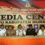 Ketua KPU Sultra Pimpin Apel Persiapan Coklik Serentak di Mubar Ketua KPU Sultra Pimpin Apel Persiapan Coklik Serentak di Mubar