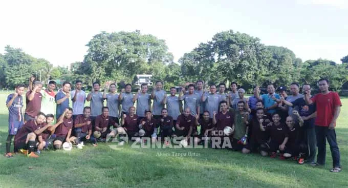 antam_USN Antam Bina Persabatan dengan USN Kolaka Lewat Sepakbola