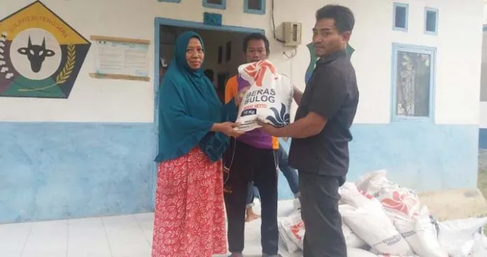 Penyaluran 101.230 Bansos Rastra di Bombana Tuntas