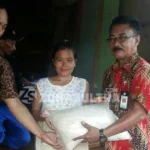 Dinsos Konut Salurkan 2 Ton Rastra di Dua Desa Dinsos Konut Salurkan 2 Ton Rastra di Dua Desa