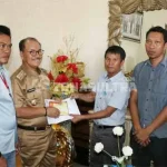 Coklik di Rumah Bupati Konsel, KPUD Hanya Temukan Dua Wajib Pilih Coklik di Rumah Bupati Konsel, KPUD Hanya Temukan Dua Wajib Pilih