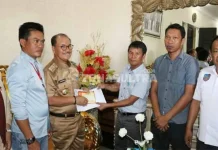 Coklik di Rumah Bupati Konsel, KPUD Hanya Temukan Dua Wajib Pilih Coklik di Rumah Bupati Konsel, KPUD Hanya Temukan Dua Wajib Pilih