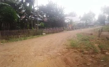 Nestapa Desa Tokowuta di Konut, Jalan Berbatu, Penerangan Gelap Gulita Nestapa Desa Tokowuta di Konut, Jalan Berbatu, Penerangan Gelap Gulita