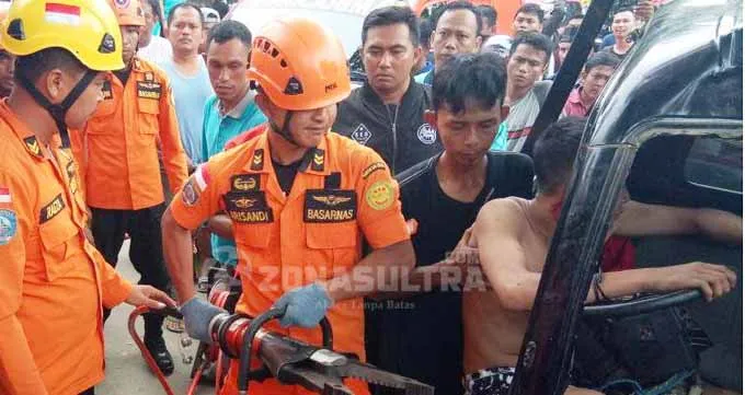 kecelakaan Pick Up Tabrak Pohon, Satu Dilarikan ke Rumah Sakit