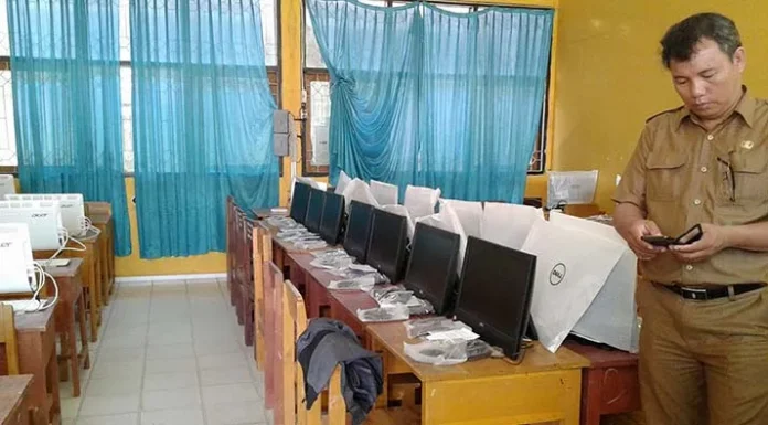 kepsek_hamid Kepala SMPN 6 Kendari Abdul Hamid