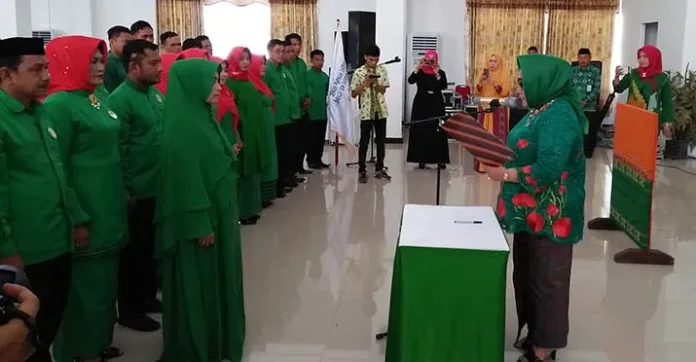 Tina Nur Alam Lantik Pengurus DPD Lasqi Bombana