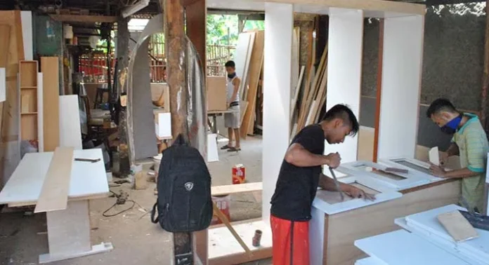 Akibat Pemadaman Listrik, Pekerjaan Pengrajin Meubel Terhambat