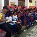 Tingkatkan Minat Baca Anak, Bhabinkamtibmas Polres Buton Buka Perpustakaan Keliling Tingkatkan Minat Baca Anak, Bhabinkamtibmas Polres Buton Buka Perpustakaan Keliling