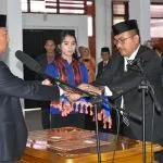 Ardin Resmi Gantikan Gusli Jadi Ketua DPRD Konawe Ardin Resmi Gantikan Gusli Jadi Ketua DPRD Konawe