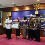 RSUD Kota Kendari Raih Penghargaan Pelayanan Publik Sangat Baik dari Kemenpan RB RSUD Kota Kendari Raih Penghargaan Pelayanan Publik Sangat Baik dari Kemenpan RB