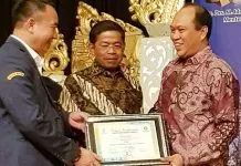 Bupati Konut Raih Penghargaan Aditya Karya Mahatva Yodha 2017 Bupati Konut Raih Penghargaan Aditya Karya Mahatva Yodha 2017