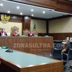 Kasus Nur Alam, Hakim Periksa Saksi yang Mengurus Surat-Surat PT AHB Kasus Nur Alam, Hakim Periksa Saksi yang Mengurus Surat-Surat PT AHB