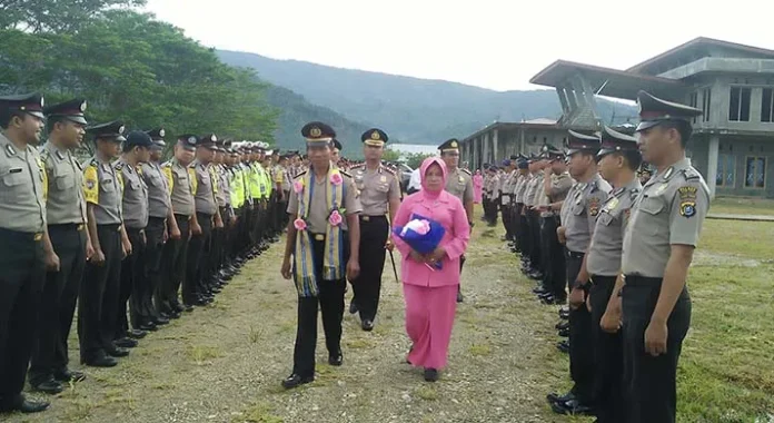 Enam Anggota Polres Kolut Naik Pangkat, Ini Pesan Kapolres