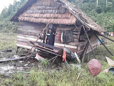 Dinsos Konut Salurkan Bantuan Korban Angin Puting Beliung