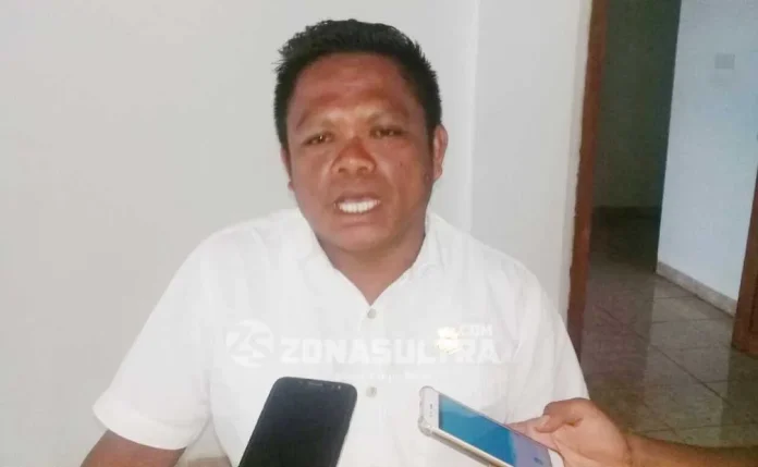 Ketua DPRD Buton Rafiun