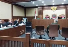 Sidang Nur Alam, Hakim Hadirkan Mantan Dirjen Minerba Kementerian ESDM Sidang Nur Alam, Hakim Hadirkan Mantan Dirjen Minerba Kementerian ESDM