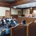 Hakim Periksa Saksi Pemilik Rekening yang Dipinjam Nur Alam Hakim Periksa Saksi Pemilik Rekening yang Dipinjam Nur Alam