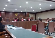 Diperiksa Sebagai Saksi Nur Alam, Rido Insana Mengaku BMW Z4 Adalah Miliknya Diperiksa Sebagai Saksi Nur Alam, Rido Insana Mengaku BMW Z4 Adalah Miliknya