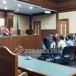 Hakim Sibuk, Sidang Nur Alam Ditunda Pekan Depan Hakim Sibuk, Sidang Nur Alam Ditunda Pekan Depan