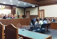 Hakim Sibuk, Sidang Nur Alam Ditunda Pekan Depan Hakim Sibuk, Sidang Nur Alam Ditunda Pekan Depan