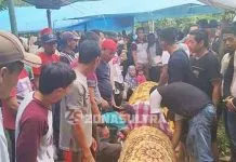Bapak dan Anak Korban Sengatan Listrik di Kolut Dimakamkan Bapak dan Anak Korban Sengatan Listrik di Kolut Dimakamkan