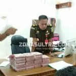 Kejari Konawe Sita Uang Rp 1,7 Miliar Milik Sekda dan Bendahara Dikbud Kejari Konawe Sita Uang Rp 1,7 Miliar Milik Sekda dan Bendahara Dikbud