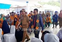 Lepas Mahasiswa KKN di Konkep, Rektor UHO: Semoga Mereka Bisa Bermanfaat Lepas Mahasiswa KKN di Konkep, Rektor UHO: Semoga Mereka Bisa Bermanfaat