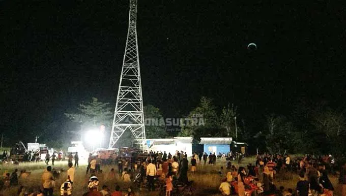 Tiga Jam Bertahan di Tower SUTET, Pria Asal Konsel Jadi Tontonan Warga