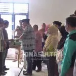 Bupati Konawe Serahkan 915 Sertifikat Prona untuk Warga di Dua Kecamatan Bupati Konawe Serahkan 915 Sertifikat Prona untuk Warga di Dua Kecamatan