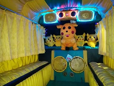 Intip Kerennya Angkot Bernuansa Hello Kitty di Kendari