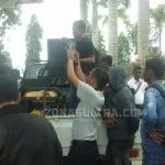 Diduga Terjadi Korupsi, Kantor Dinas Pertanian Konsel Didemo Diduga Terjadi Korupsi, Kantor Dinas Pertanian Konsel Didemo